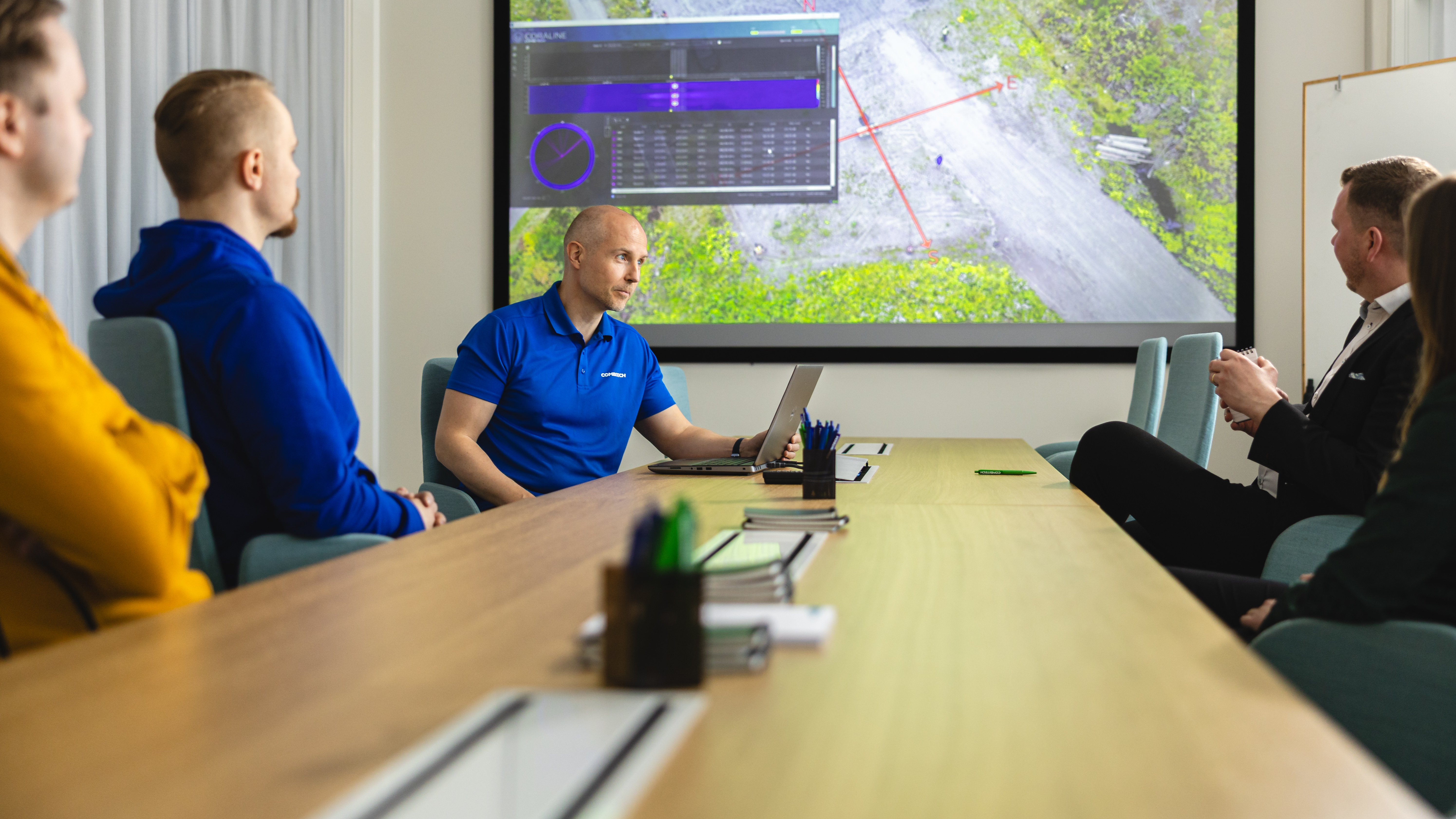 People discussing about the Combitech solution demonstration.