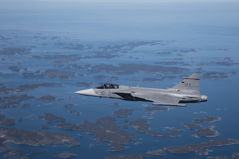 Saab gripen flying